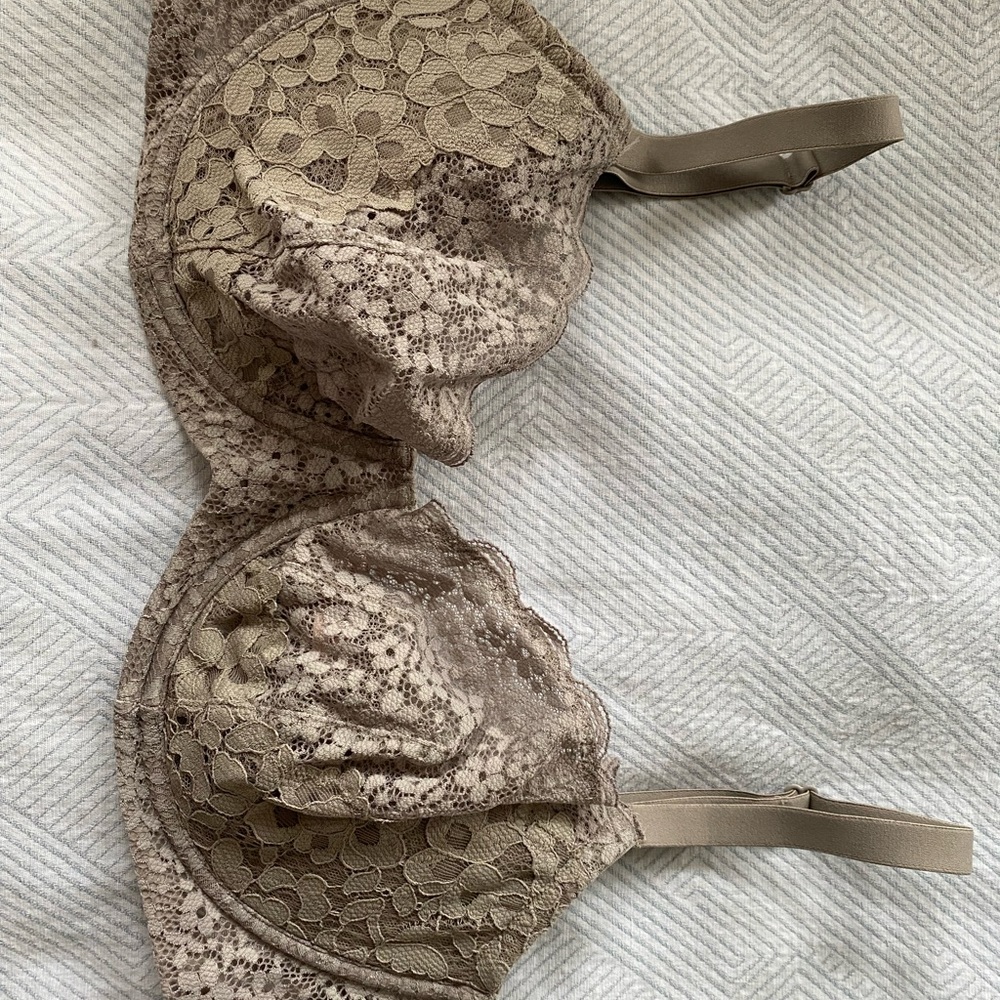 BNWOT Victoria’s Secret Unlined Demi-Bra